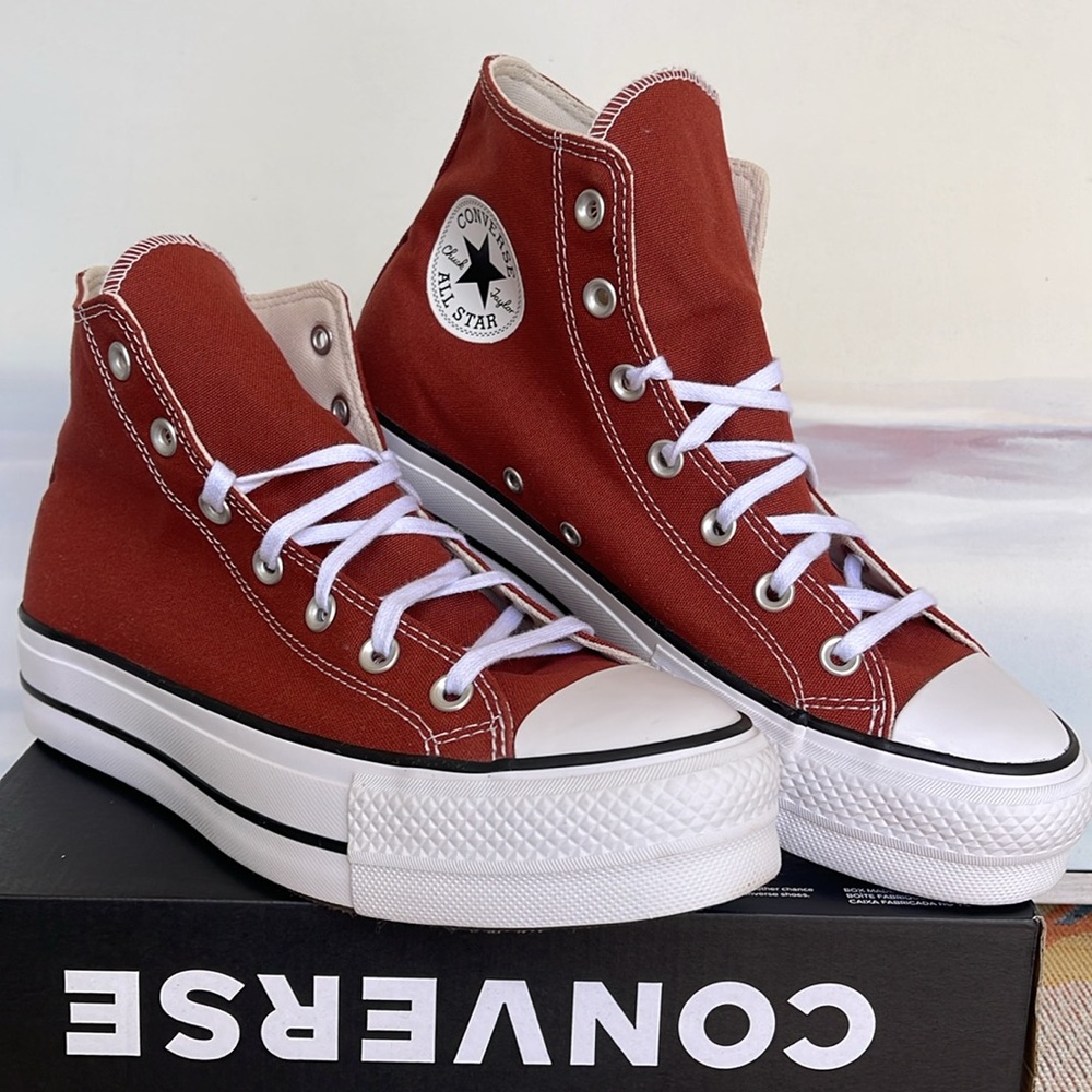 Converse WMNS CTAS A06896F
CTAS LIFT HI
RITUAL RED/WHITE/BLACK
Platforms - Picture 5 of 16